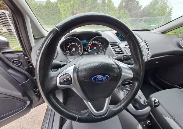 Ford Fiesta cena 27900 przebieg: 129488, rok produkcji 2015 z Poznań małe 211